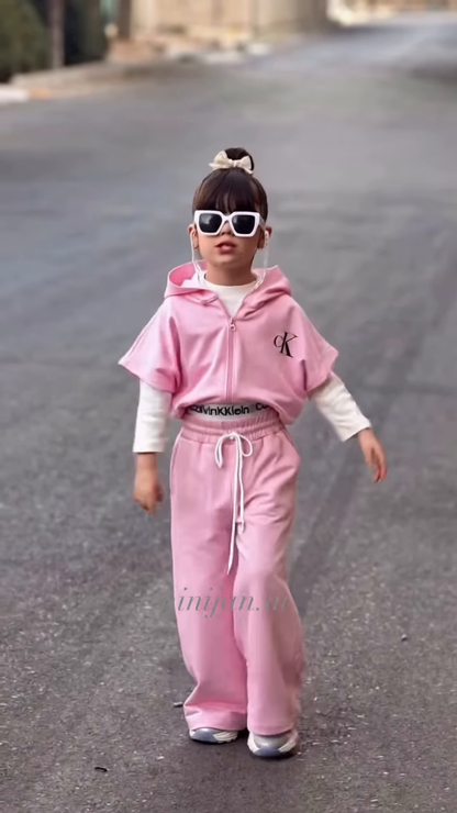 لقطة من الفيديو للطقم الغوز بيبي من الأمام