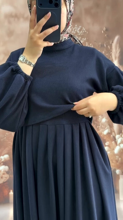 تفاصيل فستان ميرال بليسيه الأزرق البحري